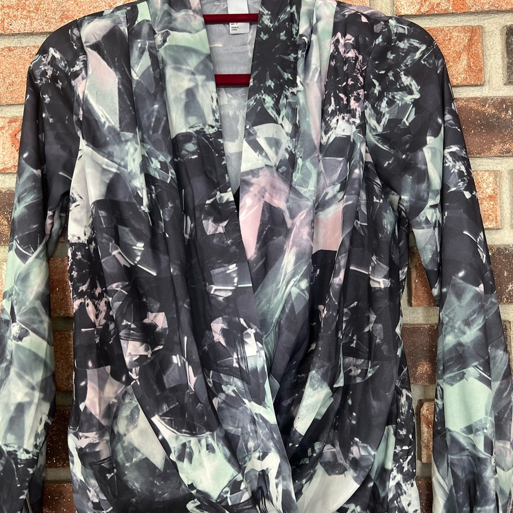 H&M Blouse - Picture 2 of 3